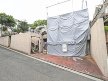 【神奈川県/横浜市保土ケ谷区常盤台】保土ケ谷区常盤台新築戸建1号棟（全2棟） 現地（建築前）：解体工事中　左側（全2棟）