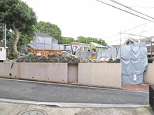 【神奈川県/横浜市保土ケ谷区常盤台】保土ケ谷区常盤台新築戸建3号棟（全2棟） 現地（建築前）：全2棟 右側
解体工事中