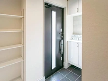 【神奈川県/横浜市南区別所】南区別所6丁目　新築戸建　1号棟（全2棟） 玄関