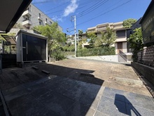 【神奈川県/横浜市中区山手町】横浜市中区山手町　中古戸建 駐車場：2台駐車可能（車種による）