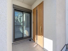 【神奈川県/横浜市保土ケ谷区鎌谷町】横浜市保土ケ谷区鎌谷町　戸建 玄関