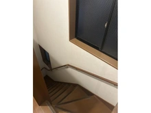 【神奈川県/綾瀬市大上】綾瀬市大上3丁目戸建て 3階から2階の階段
