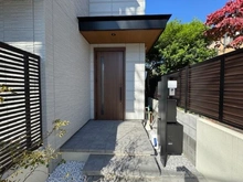 【神奈川県/横浜市青葉区市ケ尾町】横浜市青葉区市ヶ尾町　戸建 アプローチ