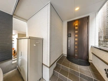 【神奈川県/横浜市保土ケ谷区瀬戸ケ谷町】横浜市保土ケ谷区瀬戸ケ谷町　戸建 玄関