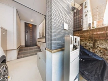 【神奈川県/横浜市保土ケ谷区瀬戸ケ谷町】横浜市保土ケ谷区瀬戸ケ谷町　戸建 玄関