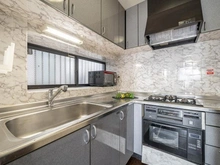 【神奈川県/横浜市南区永田北】南区永田北2丁目　中古戸建 キッチン：オーブン付きです。