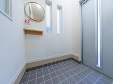 【神奈川県/横浜市神奈川区七島町】神奈川区七島町　中古戸建 玄関