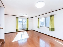 【神奈川県/横浜市神奈川区松見町】神奈川区松見町4丁目　中古戸建 リビング・ダイニング：2階　南向きで陽当たり良好　ホスクリーン（洗濯物干し）を設置