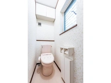 【神奈川県/横浜市神奈川区松見町】神奈川区松見町4丁目　中古戸建 トイレ：3階　ルーバータイプの窓があります。