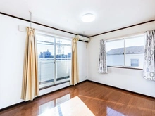 【神奈川県/横浜市神奈川区松見町】神奈川区松見町4丁目　中古戸建 洋室：3階　約6.0帖南向きの為陽当たり良好　周辺が見渡せる眺望です