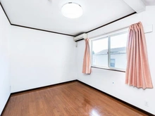 【神奈川県/横浜市神奈川区松見町】神奈川区松見町4丁目　中古戸建 洋室：3階　約6.0帖の洋室　西向きのお部屋