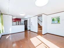 【神奈川県/横浜市神奈川区松見町】神奈川区松見町4丁目　中古戸建 LDK：2階　LDK　LDに床暖房・ホスクリーンあり　陽当たり眺望良好