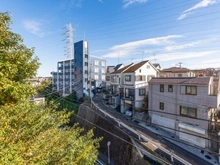 【神奈川県/横浜市神奈川区松見町】神奈川区松見町4丁目　中古戸建 眺望：3階　バルコニーからの眺望　南向き　陽当たり良好