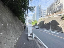 【神奈川県/横浜市神奈川区松見町】神奈川区松見町4丁目　中古戸建 港北小学校前バス停（現地より約2m）