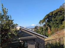 【神奈川県/藤沢市片瀬山】藤沢市片瀬山2丁目 二世帯住宅 眺望：1階から(ズーム無)
