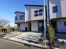 【神奈川県/藤沢市石川】藤沢市石川1丁目 一戸建 外観：写真中央