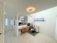 【神奈川県/茅ヶ崎市小和田】茅ヶ崎市小和田1丁目　中古戸建 リビング・ダイニング