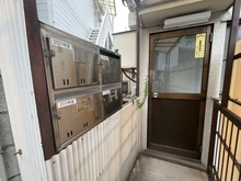 【東京都/新宿区四谷】新宿区四谷四丁目　戸建 玄関：二階部分玄関