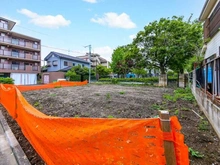 【東京都/足立区伊興】足立区伊興4丁目　新築戸建　1号棟 現地（建築前）：全2棟　手前：1号棟　奥：2号棟