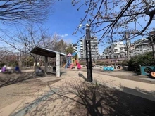 【東京都/豊島区池袋本町】豊島区池袋本町2丁目戸建 池袋本町電車の見える公園（現地より約900m）