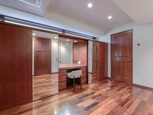 【東京都/渋谷区西原】渋谷区西原三丁目　戸建 洋室：2階ドレッサールーム 家具・調度品付き