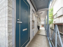 【東京都/杉並区和泉】杉並区和泉1丁目戸建（賃貸併用住宅） 玄関：賃貸部分玄関