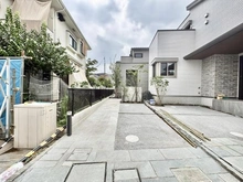 【東京都/三鷹市井の頭】コモンステージ吉祥寺　No.4 建築中の外観：「全8区画」真ん中