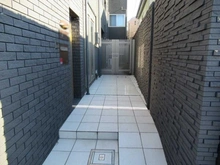 【東京都/立川市高松町】立川市高松町1丁目 賃貸併用住宅 住宅部分アプローチ