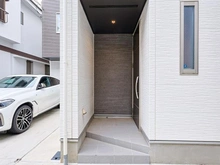 【埼玉県/さいたま市浦和区岸町】さいたま市浦和区岸町1丁目　戸建 アプローチ