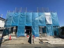 【東京都/調布市深大寺北町】調布市深大寺北町7丁目　新築戸建　2号棟 建築中の外観：全2区画(2号棟は右側)