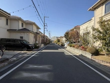 【東京都/稲城市東長沼】プラウドシーズン稲城南山 前面道路