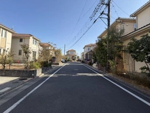 【東京都/稲城市東長沼】プラウドシーズン稲城南山 前面道路