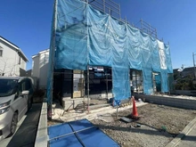 【東京都/調布市深大寺北町】調布市深大寺北町5期　新築戸建　1号棟 建築中の外観：全2区画（1号棟は左側）