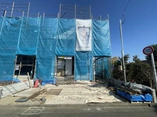 【東京都/調布市深大寺北町】調布市深大寺北町5期　新築戸建　2号棟 建築中の外観：全2区画(2号棟は右側)