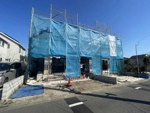 【東京都/調布市深大寺北町】調布市深大寺北町5期　新築戸建　2号棟 建築中の外観：全2区画(2号棟は右側)