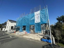 【東京都/調布市深大寺北町】調布市深大寺北町5期　新築戸建　2号棟 建築中の外観：全2区画(2号棟は右側)