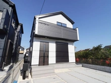 【東京都/調布市深大寺北町】調布市深大寺北町5期　新築戸建　2号棟 外観：全２棟（写真中央）