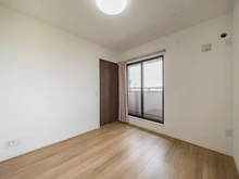 【東京都/稲城市東長沼】プラウドシーズン稲城南山 洋室：約5帖・ウォークインクローゼット付き・北向きのお部屋で陽当たり良好