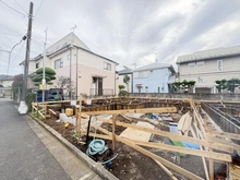 【東京都/調布市調布ケ丘】調布ヶ丘3丁目　新築戸建　B号棟 建築中の外観：全2区画。左側。