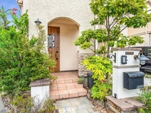 【東京都/稲城市坂浜】プラウドシーズン稲城若葉台 玄関