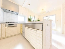 【東京都/大田区田園調布】大田区田園調布5丁目中古戸建 キッチン：※家具調度品は価格に含まれません。