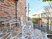 【東京都/大田区田園調布】大田区田園調布5丁目中古戸建 アプローチ：※家具調度品は価格に含まれません。