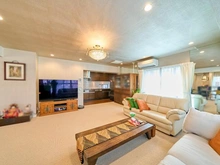 【東京都/世田谷区等々力】世田谷区等々力7丁目店舗付き住宅 リビング：【家具調度品は価格に含まれません】