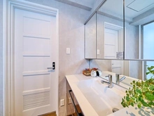 【東京都/世田谷区等々力】世田谷区等々力7丁目店舗付き住宅 洗面室：【家具調度品は価格に含まれません】