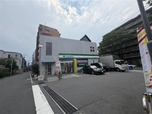 【東京都/世田谷区南烏山】世田谷区南烏山3丁目中古戸建 ファミリーマート芦花公園駅北店（現地より約100m）