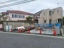 【東京都/目黒区中根】目黒区中根1丁目　新築戸建 建築中の外観