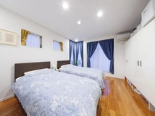 【東京都/世田谷区等々力】世田谷区等々力一丁目中古戸建 洋室：2階(9.9畳)2面採光、バルコニーに出れます。
