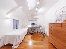 【東京都/世田谷区等々力】世田谷区等々力一丁目中古戸建 サービスルーム（納戸）：2階(7.1畳)2面採光
