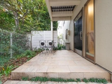 【東京都/世田谷区等々力】世田谷区等々力一丁目中古戸建 玄関ポーチ