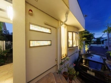 【東京都/世田谷区等々力】世田谷区等々力一丁目中古戸建 玄関ポーチ（夜間）